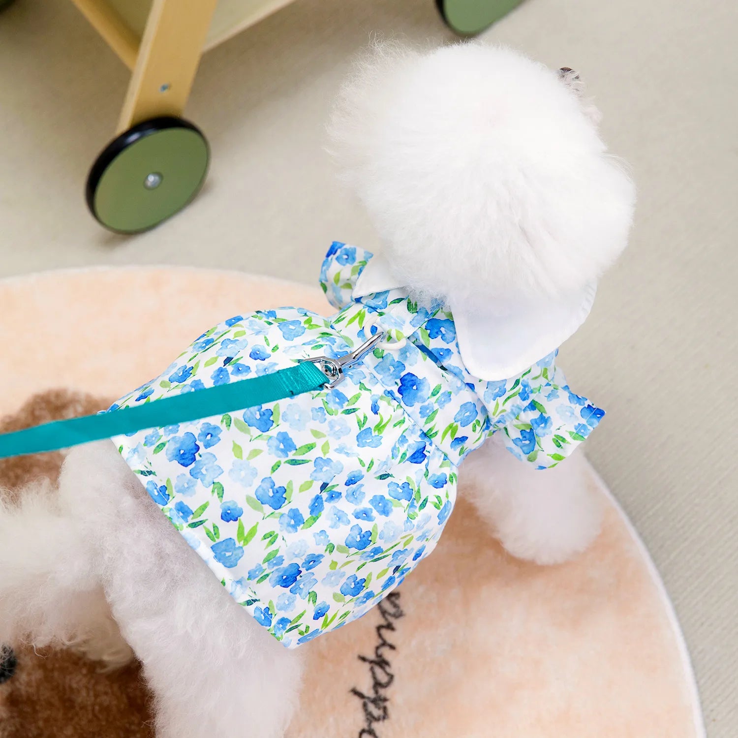 Abito Floreale con Colletto Elegante