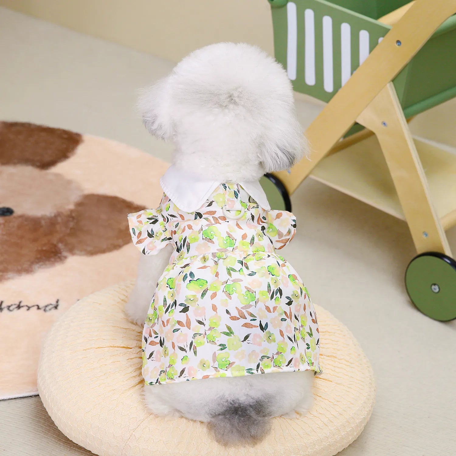 Abito Floreale con Colletto Elegante